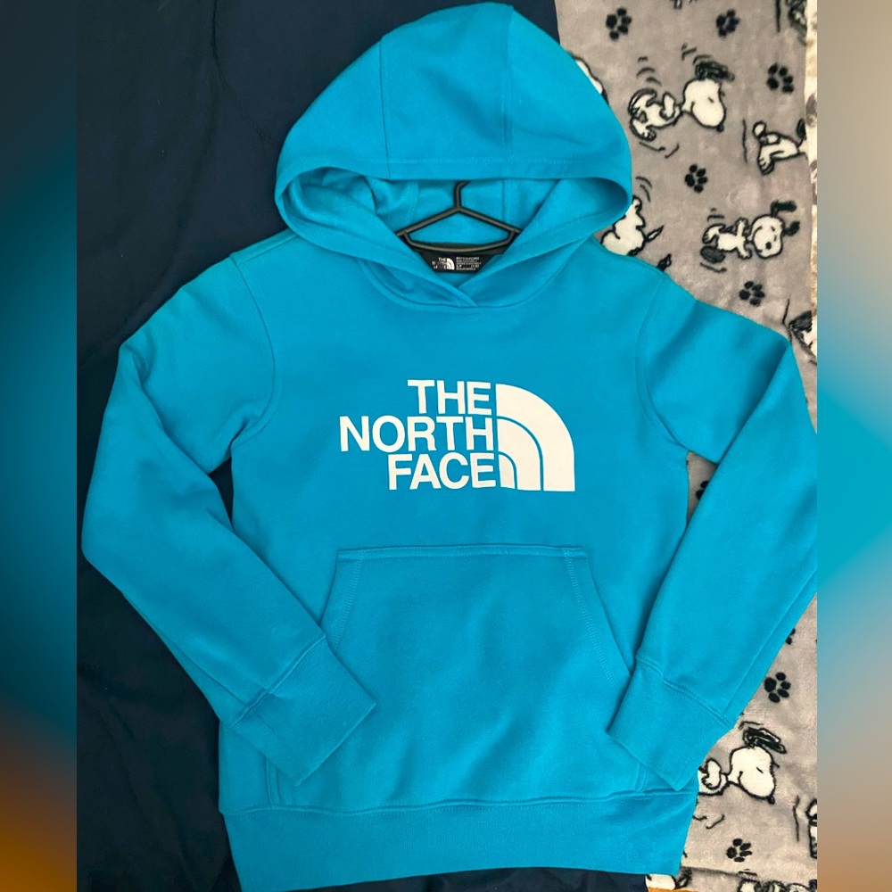 The NorthFace Boys pull over sweater Size 7/8